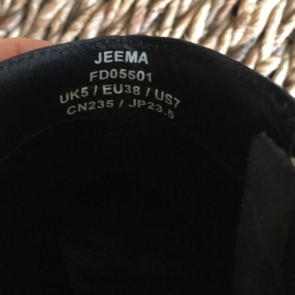 Ted Baker booties. Black leather. Size US7 - Picture 5 of 5